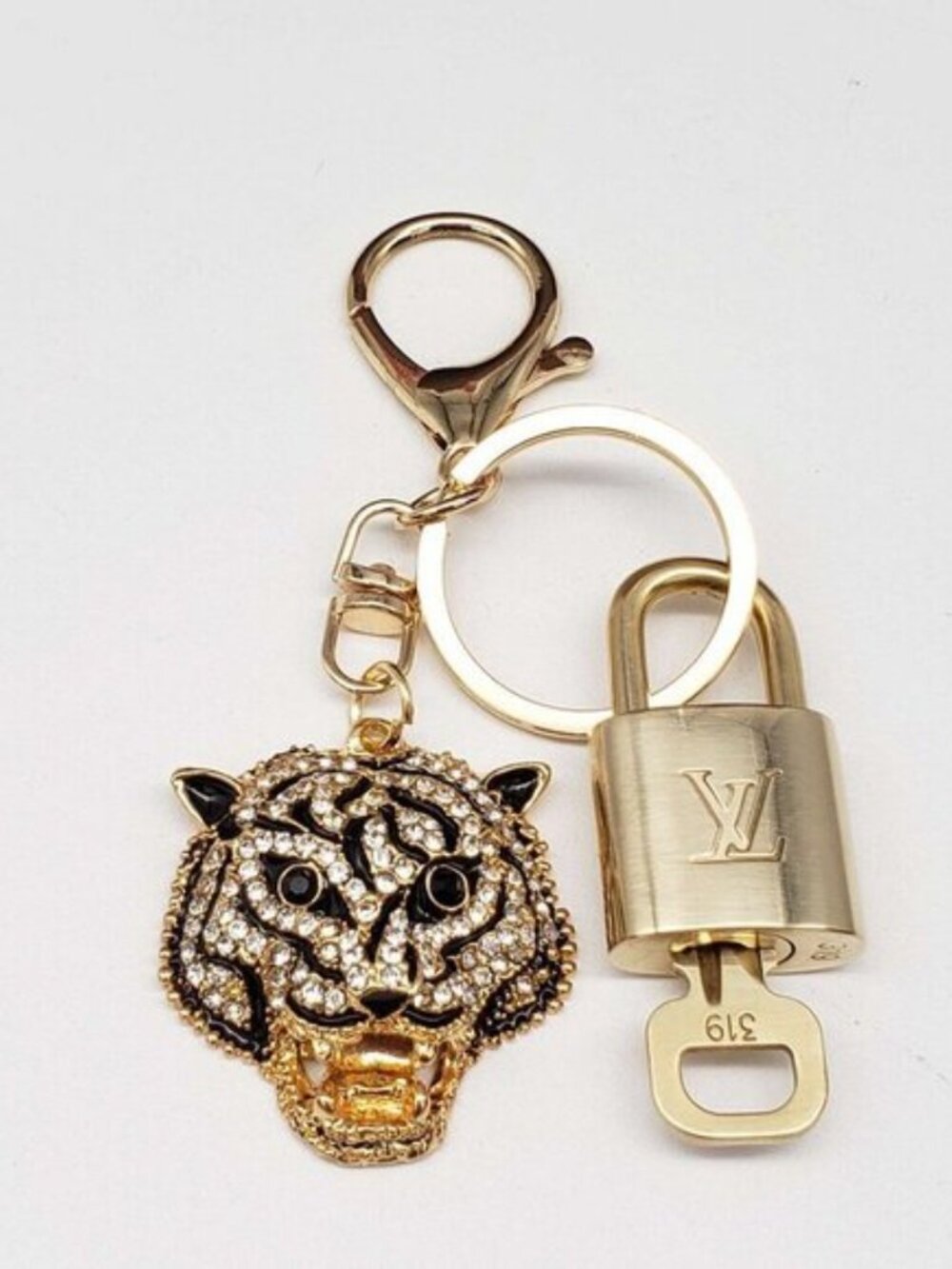 Authentic LV Gold Padlock & Key 🔑 Bag Charm / Unbranded Keychain Combo - Picture 6 of 7